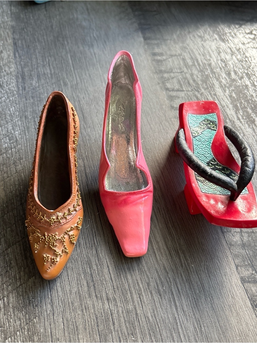 Vintage Set of 3 Just The Right Mini Shoe 2999, 2000 & 2002 brawn ,pink & red